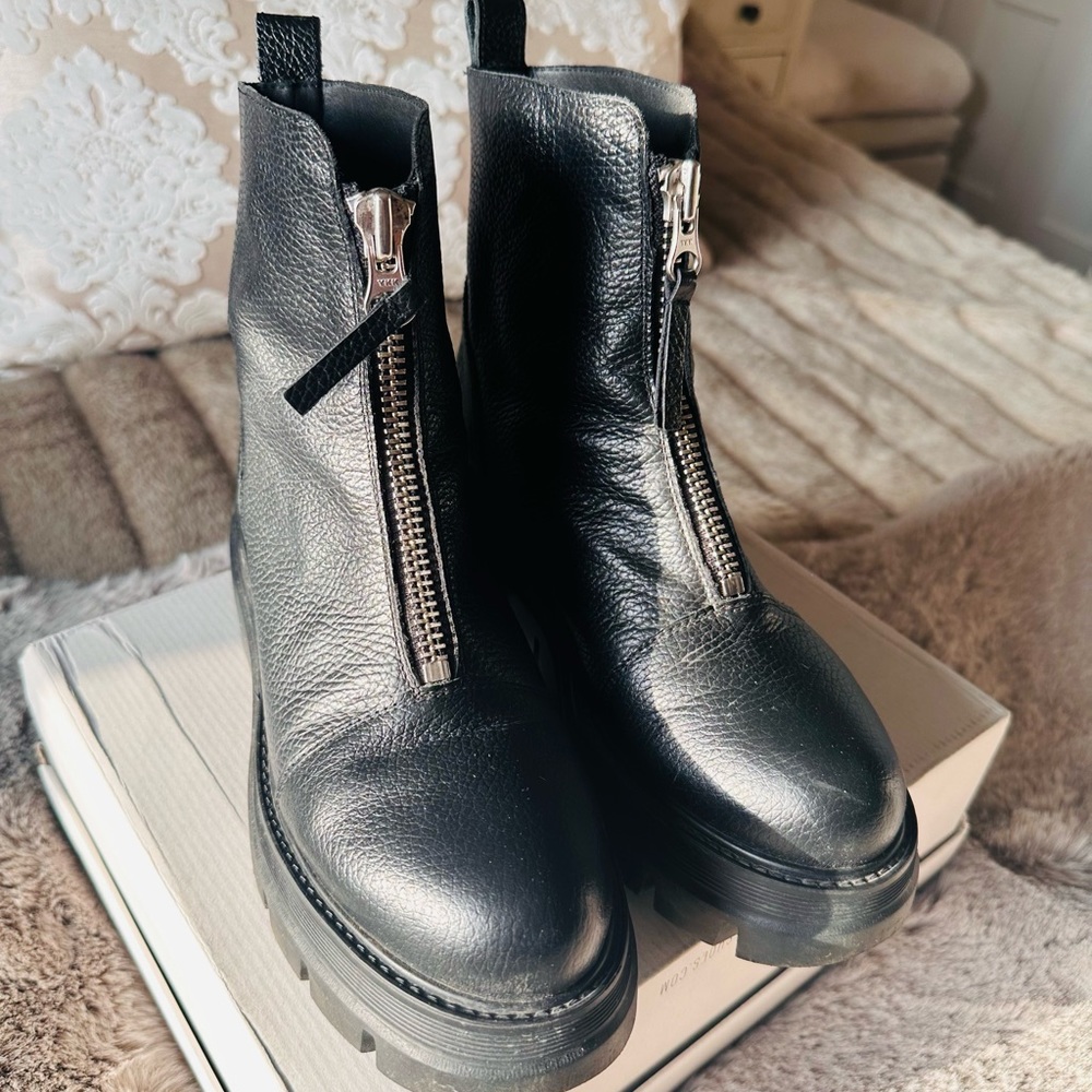 L’Intervalle Black Zip Up Boots Sz 39 - Fit a full 8